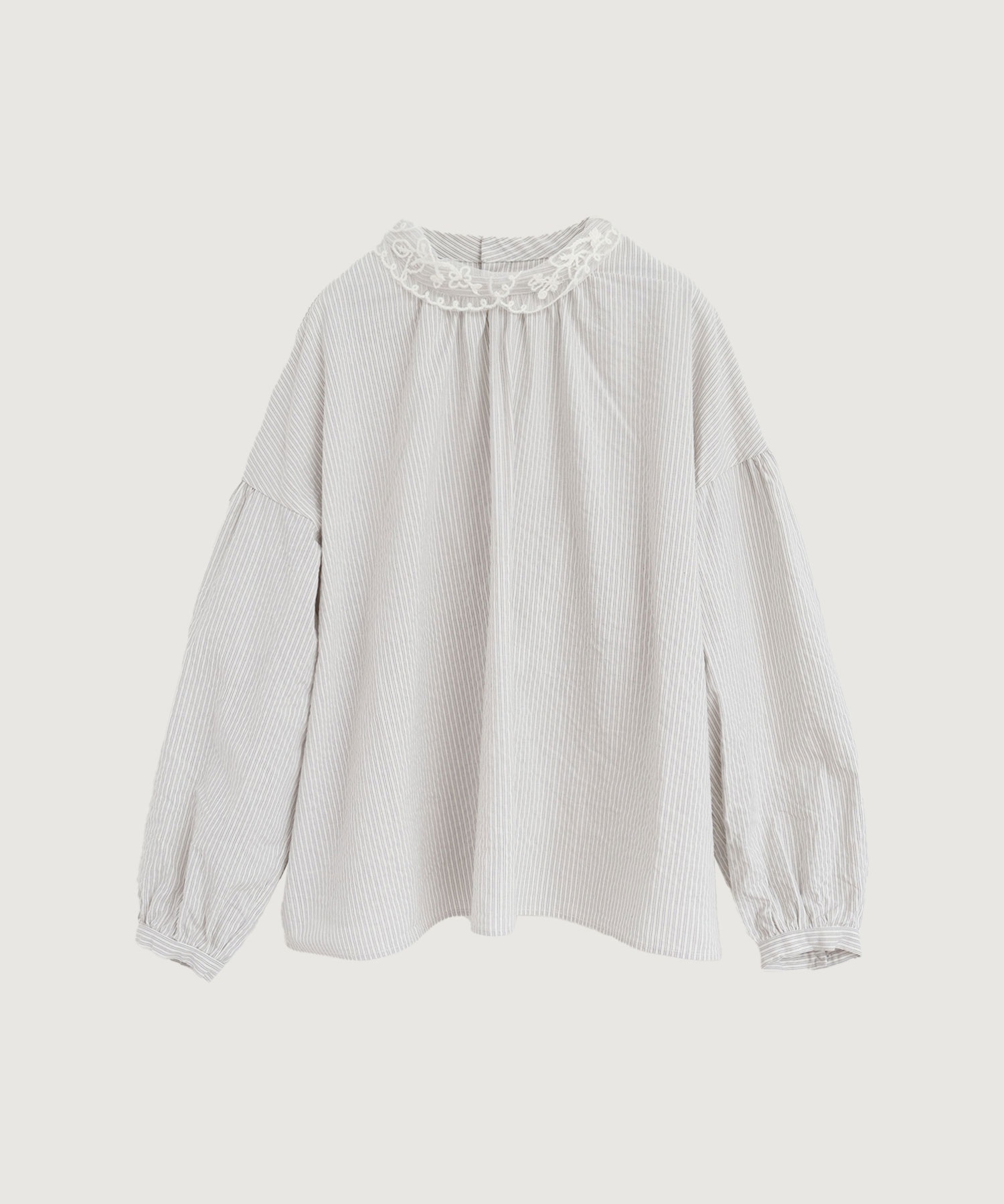 【予約販売】いちごのコード刺繍　重なる襟ブラウス(グレー-F)