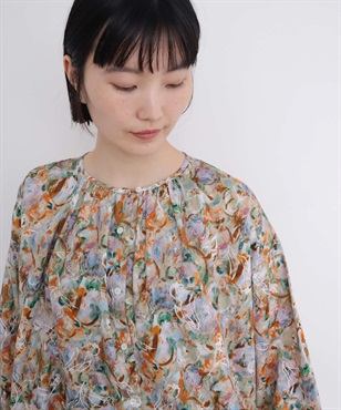 春の香りの水彩プリント ブラウス