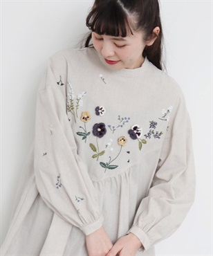 ひらひらパンジー かぎ針と刺繍ブラウス