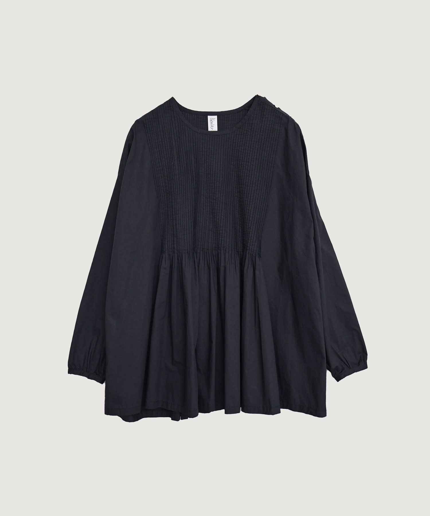 バスクシャツみたいなピンタックブラウス