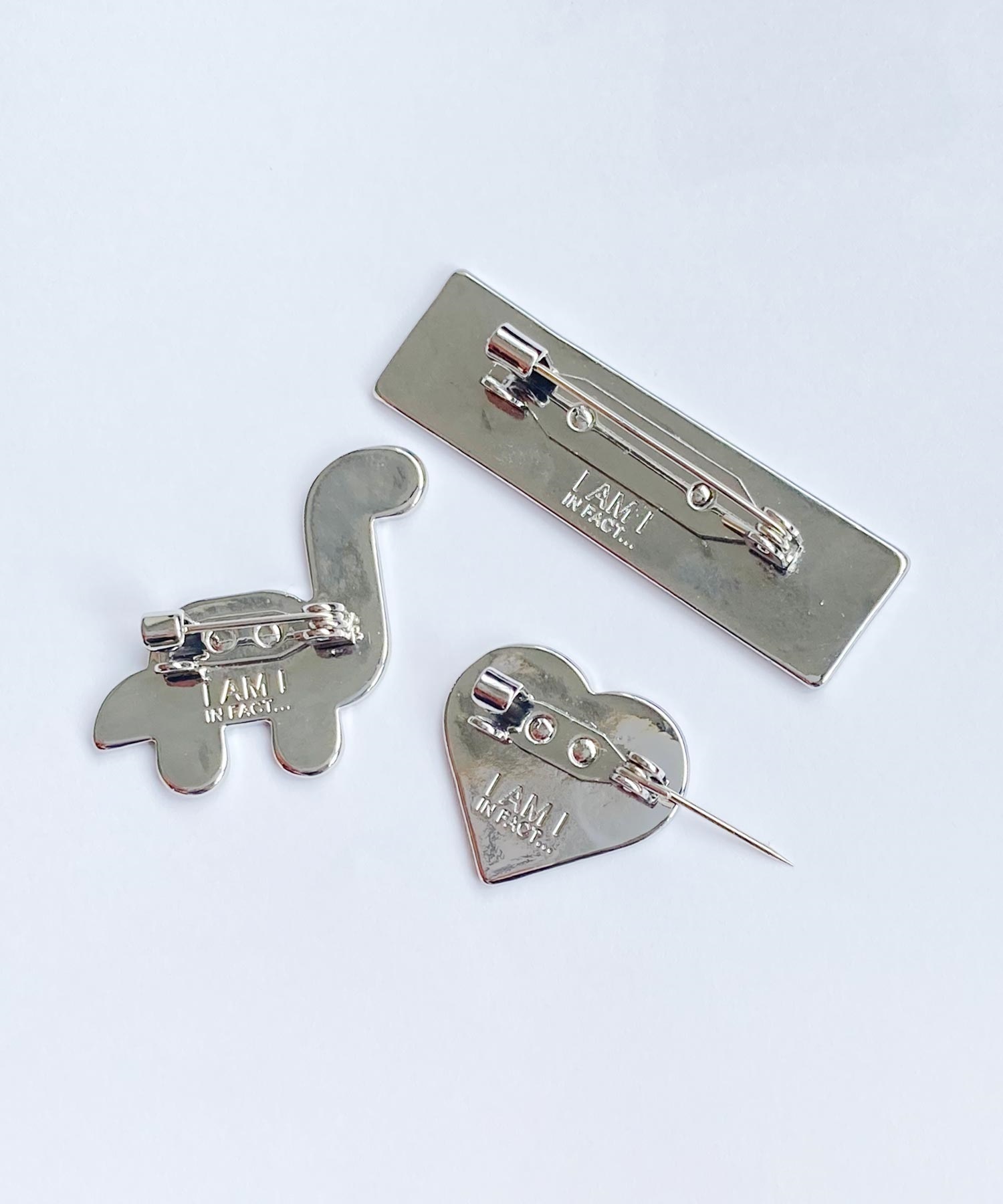 【vintage】鯨歯　ブローチと素材まとめ売り　ハンドメイドに！ vintage】鯨歯 ブローチと素材まとめ売り ハンドメイドに！ （鯨